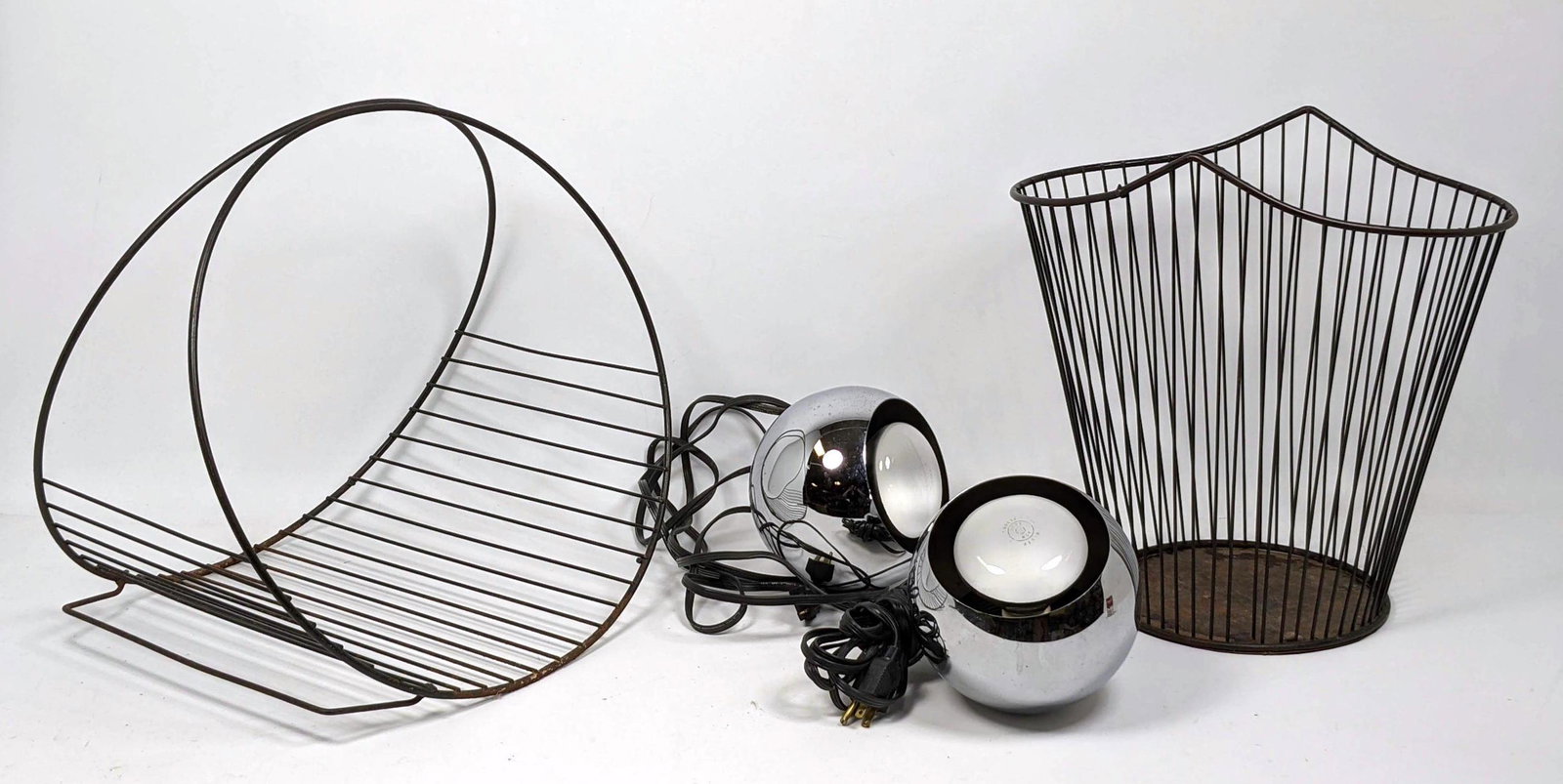 Mid Century Modern Wire Lot and 2 Ball Lamps. Magazine. (1 of 14)