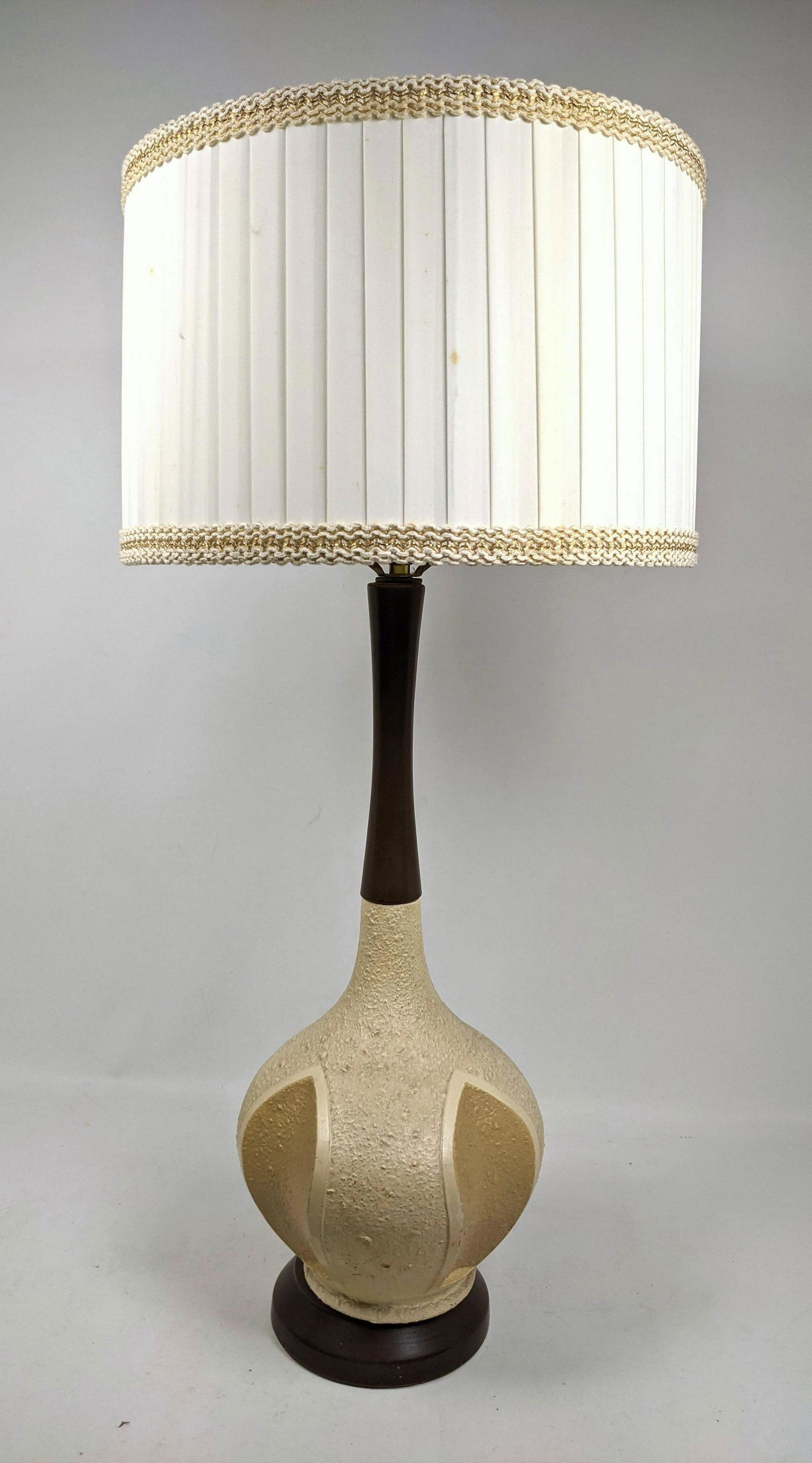 Painted Plaster Modern Table Lamp. (1 of 12)