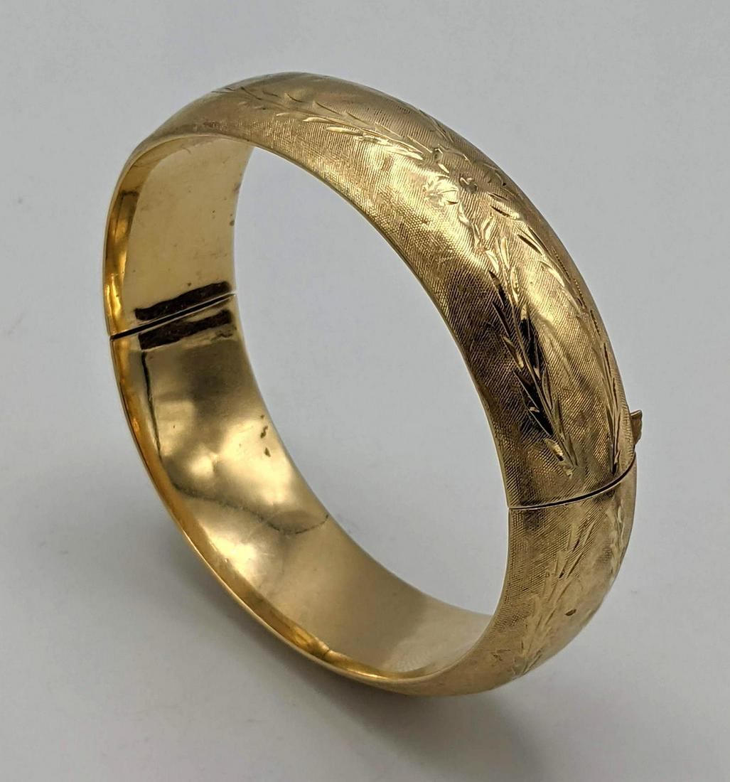 14K Gold Bangle Bracelet. Engraved design. 16.3 dwt. (1 of 8)