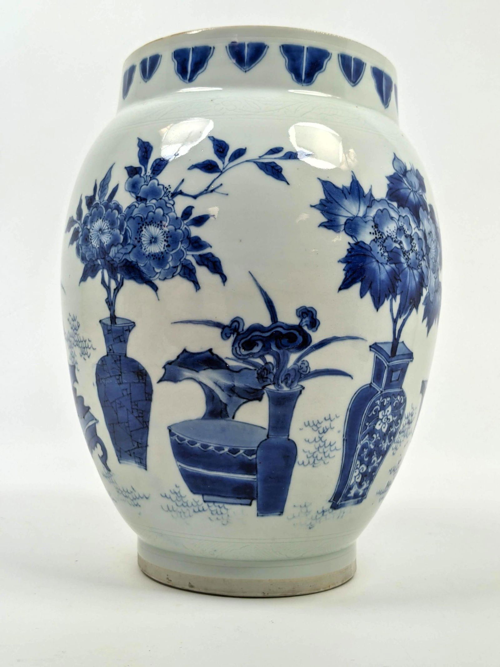 Antique Chinese Chongzhen Blue and White Jar Vase. Unma (1 of 12)