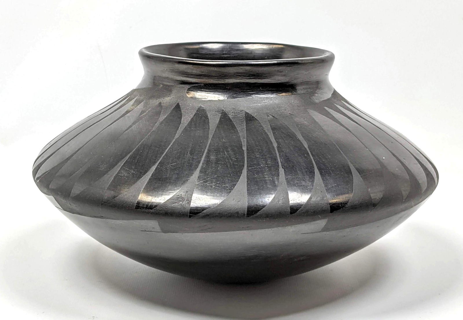 CASAS GRANDES Mexican Pottery Vase.  Black on Black. (1 of 7)