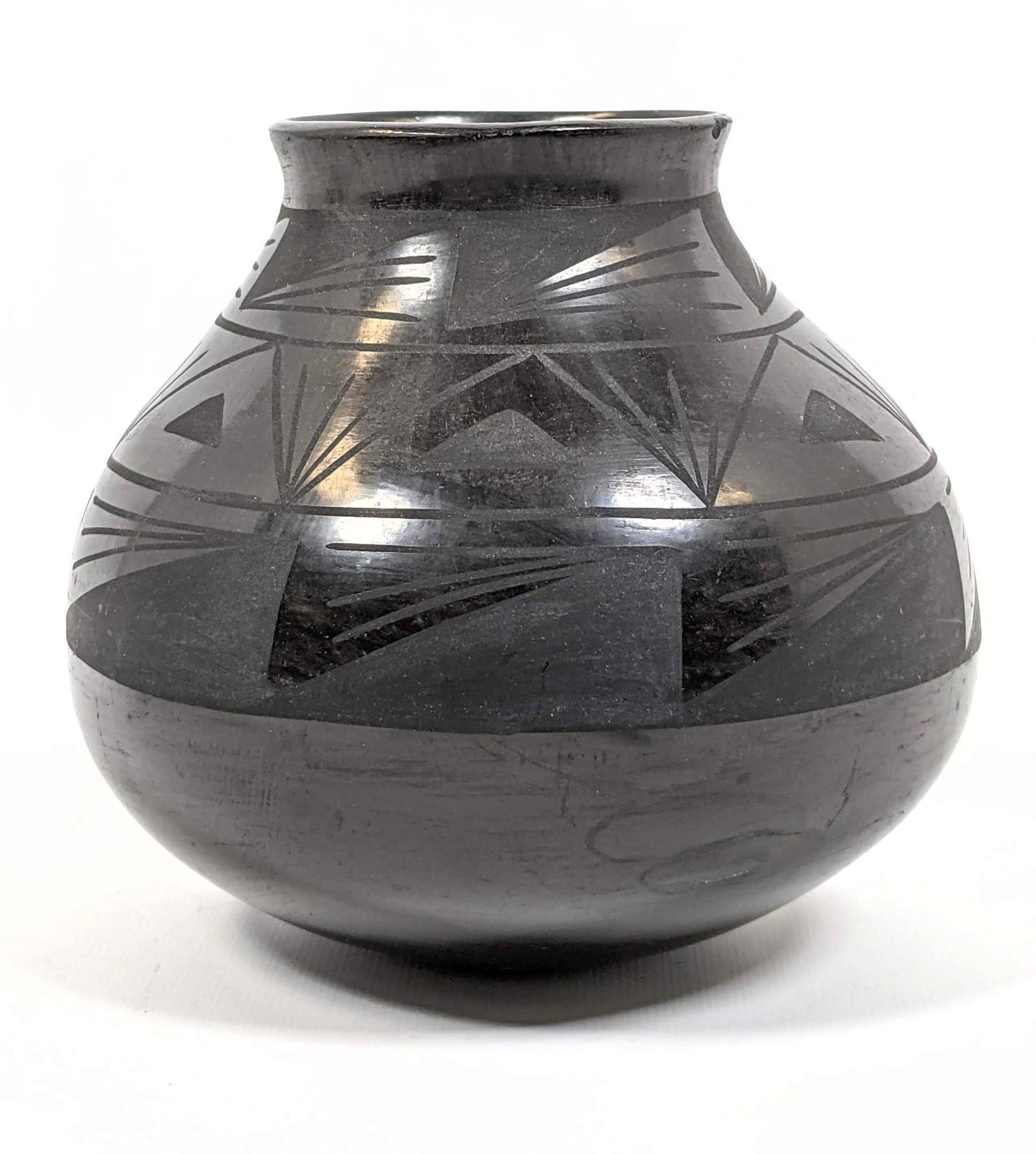 CASAS GRANDES Mexican Pottery Vase. Signed.  Black on B (1 of 7)