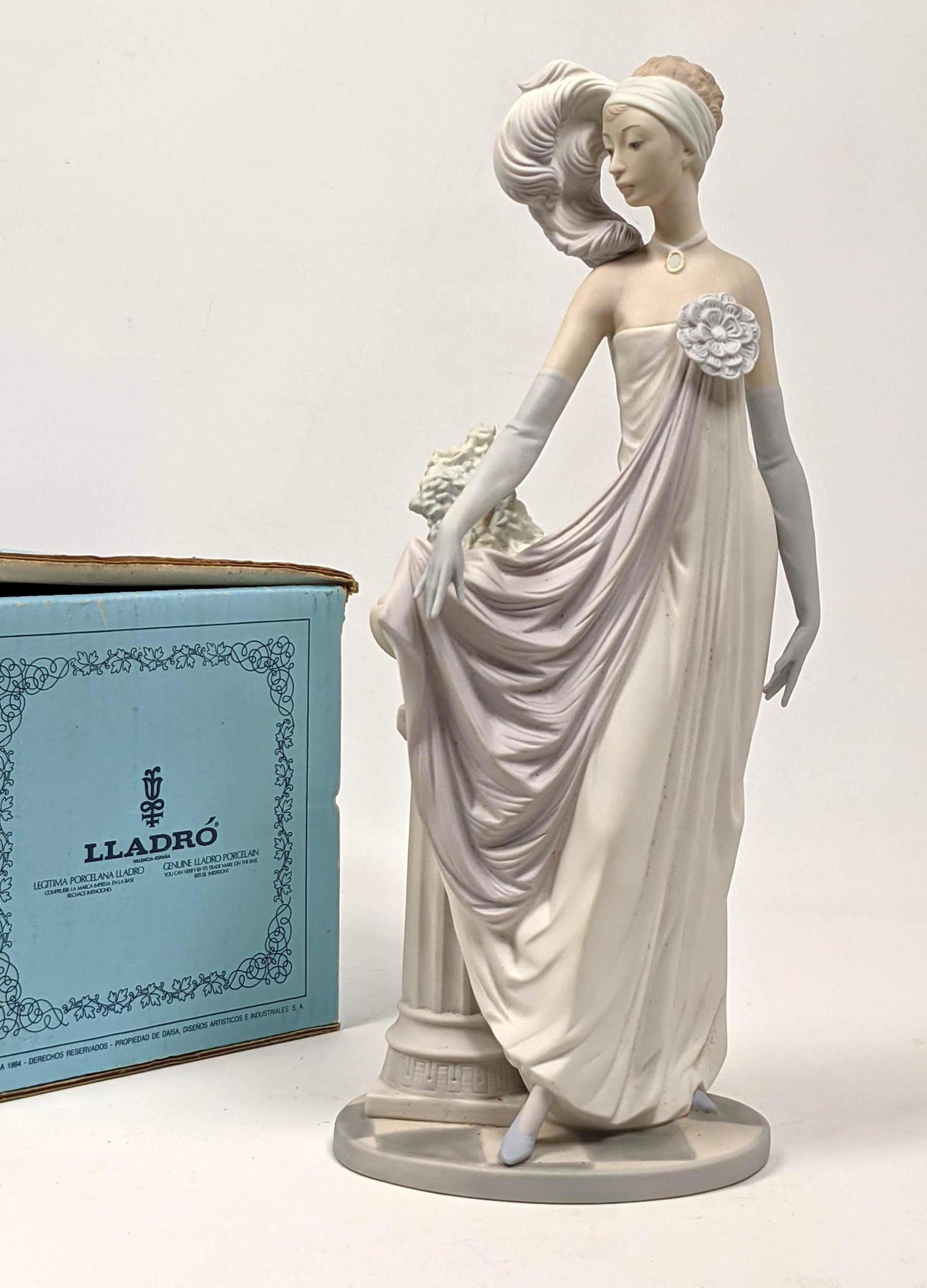 Lladro figure 5.283 Dama Charleston. With Box. (1 of 11)
