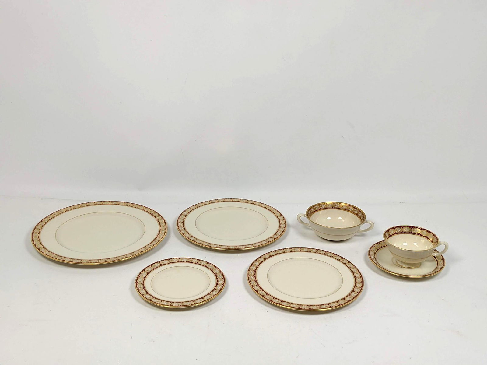 104 pcs LENOX Pembrook pattern China set (1 of 12)
