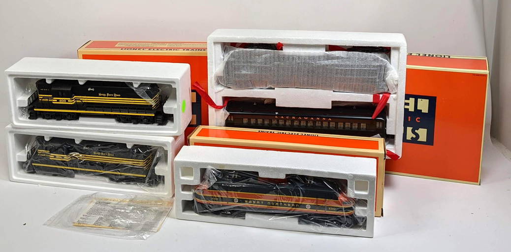 Lionel Model Train Engines And Cars. Nickel Plate Rd 40