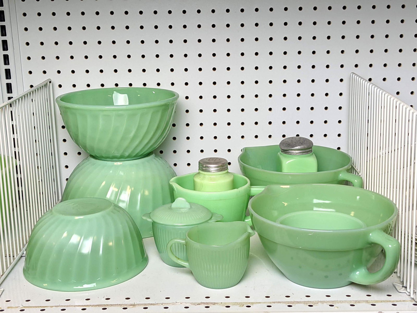 Collection of Green Glass, Jadeite FIRE KING. Shaker, M (1 of 10)