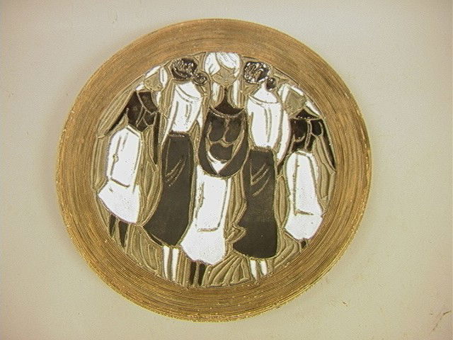 Large Raymor Italian Bowl with Incised Figure. W: Large Raymor Italian Bowl with Incised Figure. Waylande Gregory Style. Labeled.-- Dimensions: H: 2.25 inches: W: 13 inches: D: 13 inches --- Condition (General): Very Good Condition. Please contact us