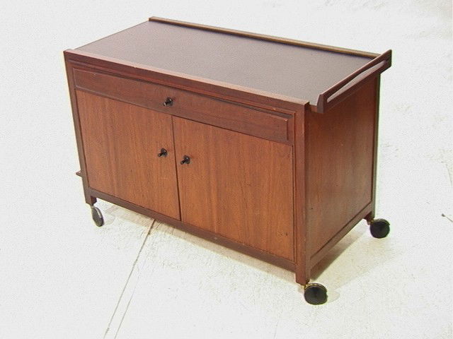 John Stuart American Modern Bar Cart Server. Sli: John Stuart American Modern Bar Cart Server. Sliding top with dropside.-- Dimensions: H: 29.5 inches: W: 44 inches: D: 20 inches --- Condition (General): Some scuffs and dings. Please contact us with