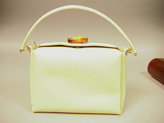 Authentic Gucci Off White Leather Purse Hand Bag: Authentic Gucci Off White Leather Purse Hand Bag with Bamboo Buckle. Twist Clasp. -- Dimensions: H: 11 inches: W: 12 inches: D: 4 inches --- Condition (General): Very Good Condition. Please contact us
