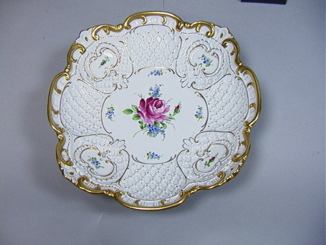 Von Schierholz Porcelain Footed Bowl Meissen styl: Von Schierholz Porcelain Footed Bowl Meissen style.-- Dimensions: H: 3 inches: W: 10 inches --- Condition (General): Good condition. Please contact us with specific questions about condition, not visi