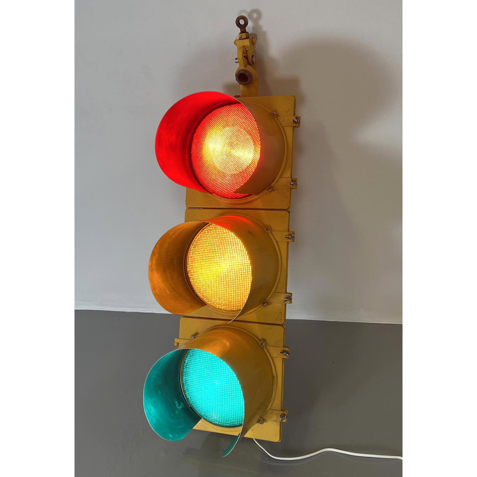 Industrial Light Up Traffic Light Signal. (1 of 9)