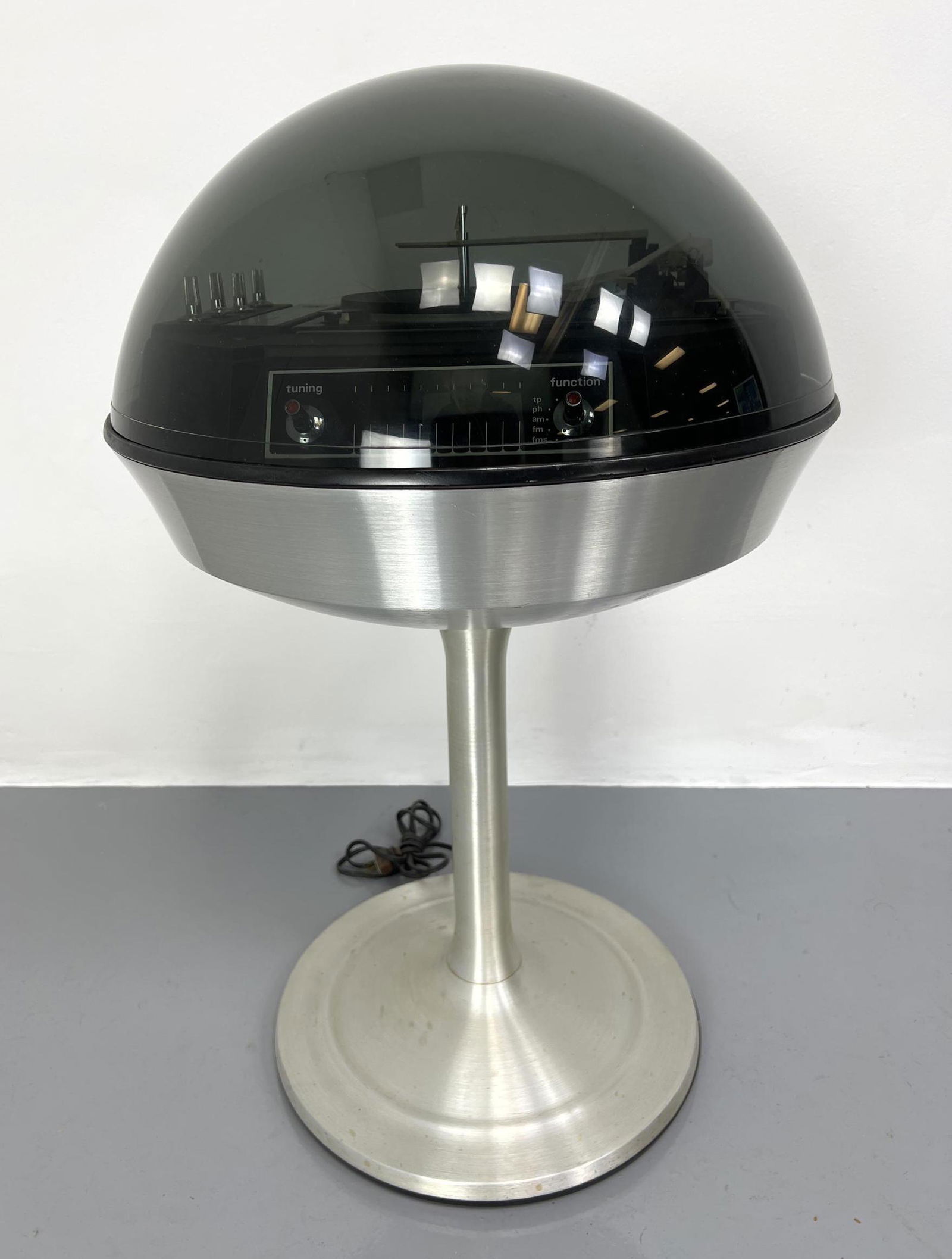 Electrohome 711 turntable with radio. Speakers not incl (1 of 13)