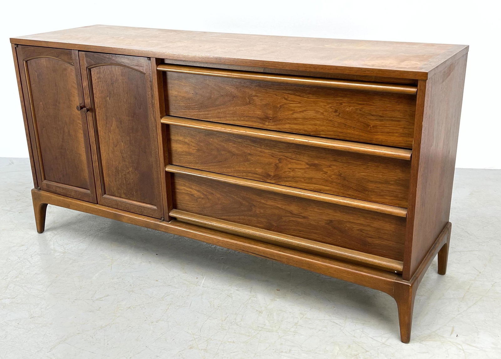 LANE American Modern Dresser Sideboard Credenza. (1 of 11)
