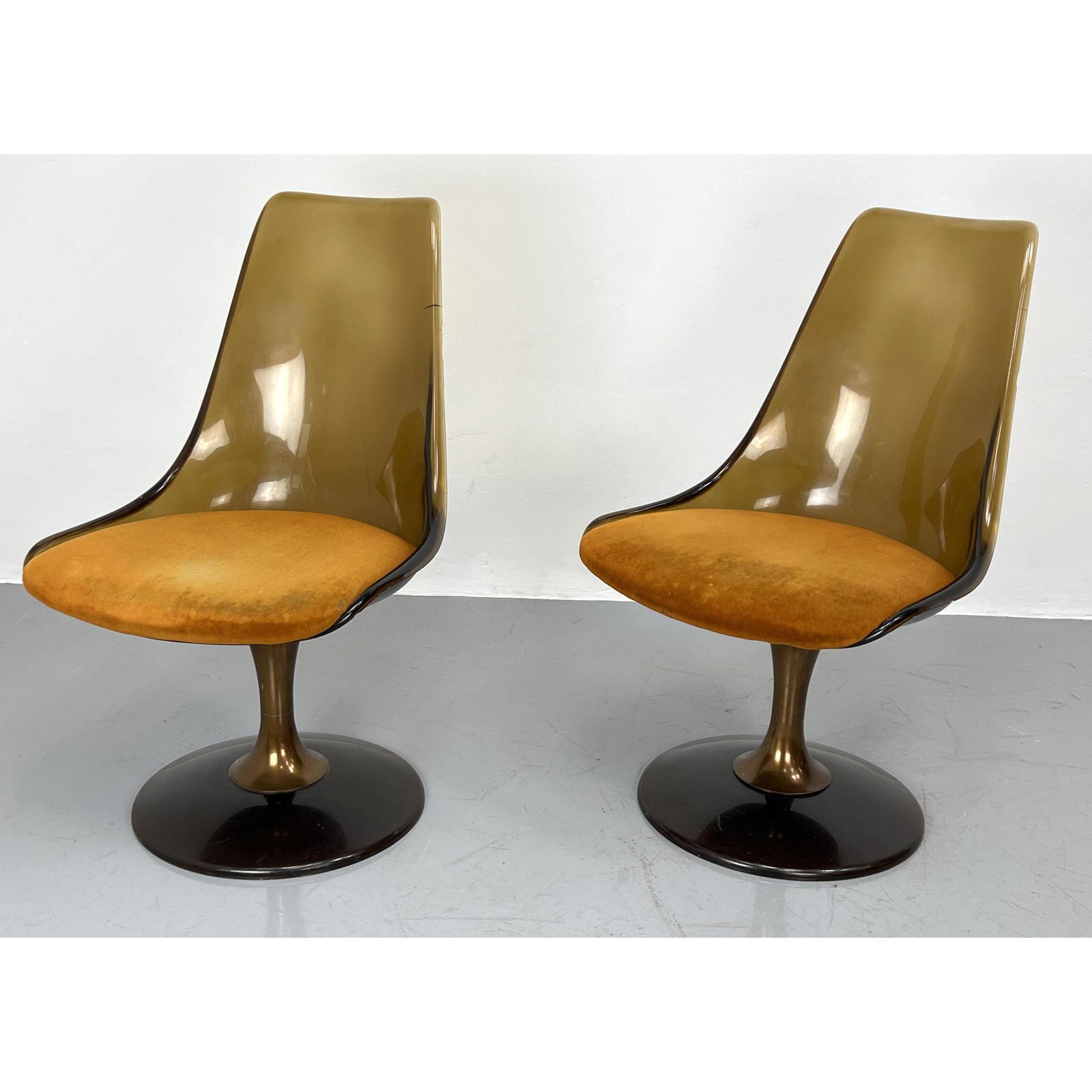 Chromcraft smoked amber lucite chairs: Chromcraft smoked amber lucite chairs Dimensions: H: 35 inches: W: 20.5 inches: D: 25 inches ---