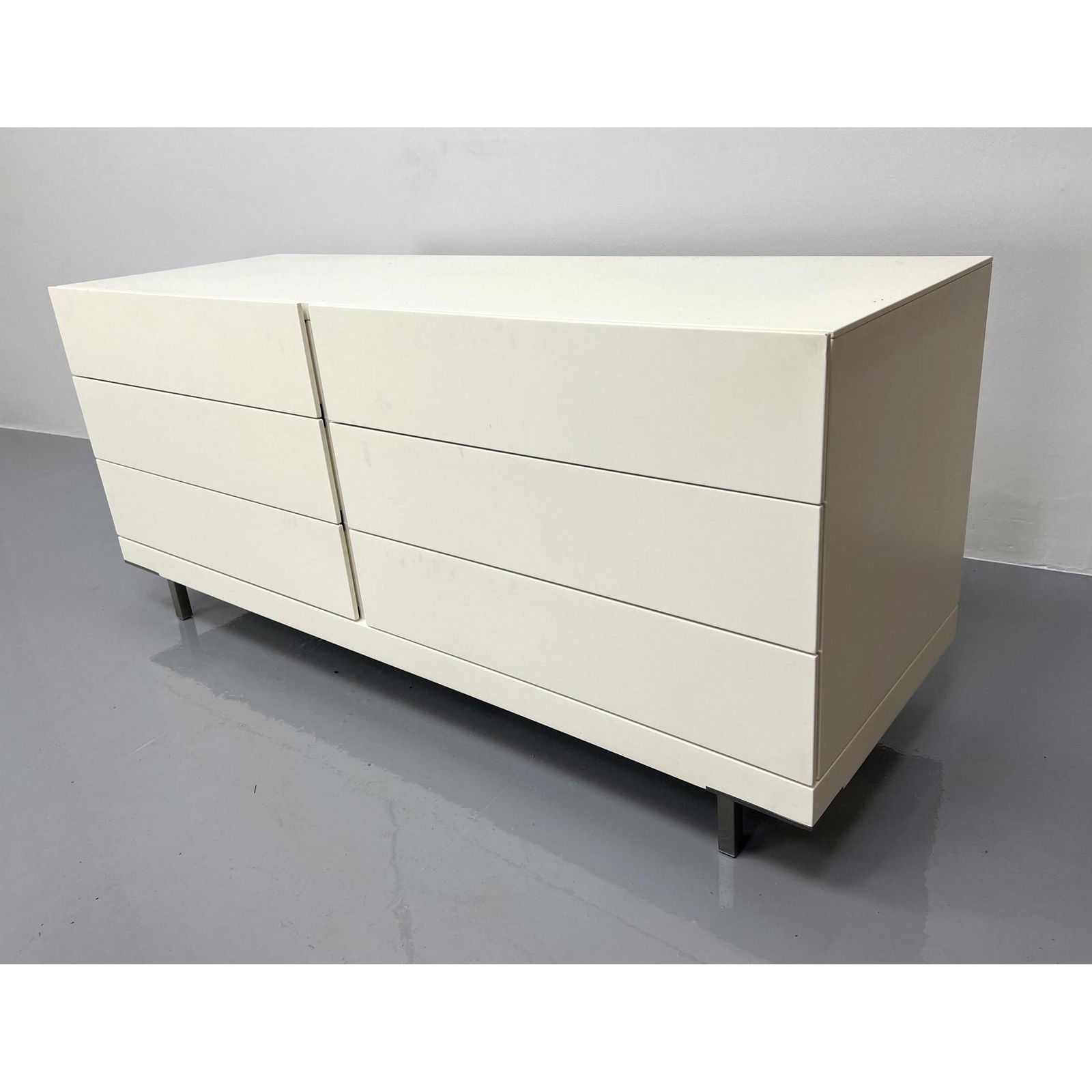 Modernist Credenza Dresser. Knoll style on square chrom (1 of 8)