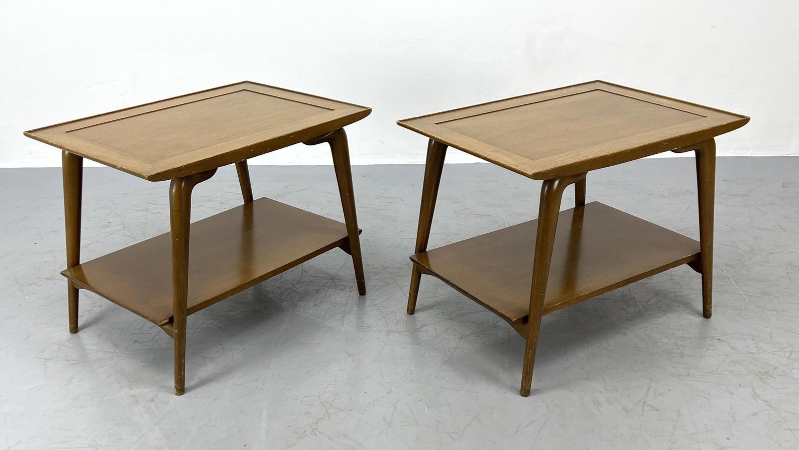 Pr Modernist Mahogany Double Tier Side End Tables. Styl (1 of 17)