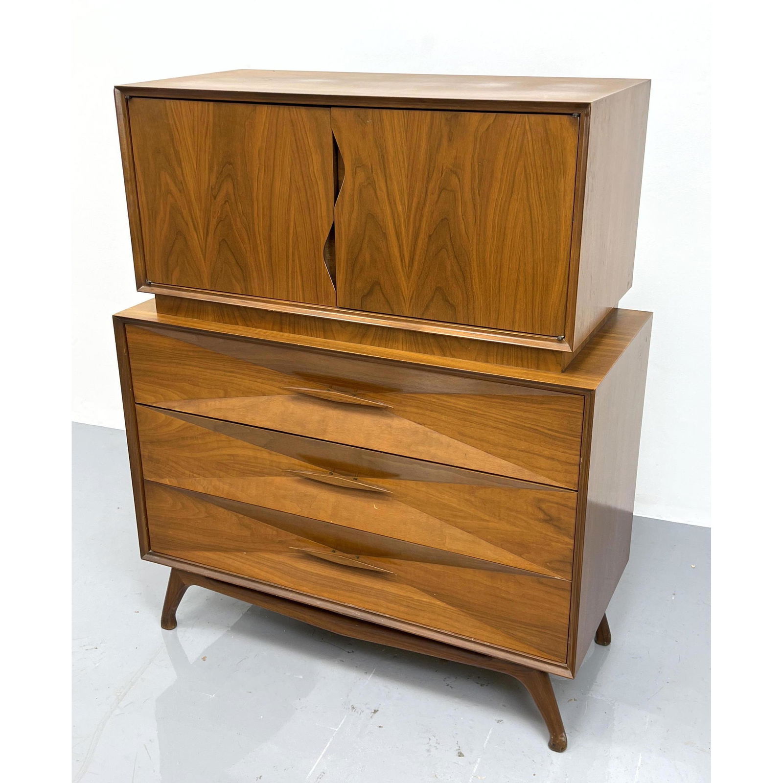 American Modern Walnut Dresser Chest on Chest. Sculptur (1 of 7)