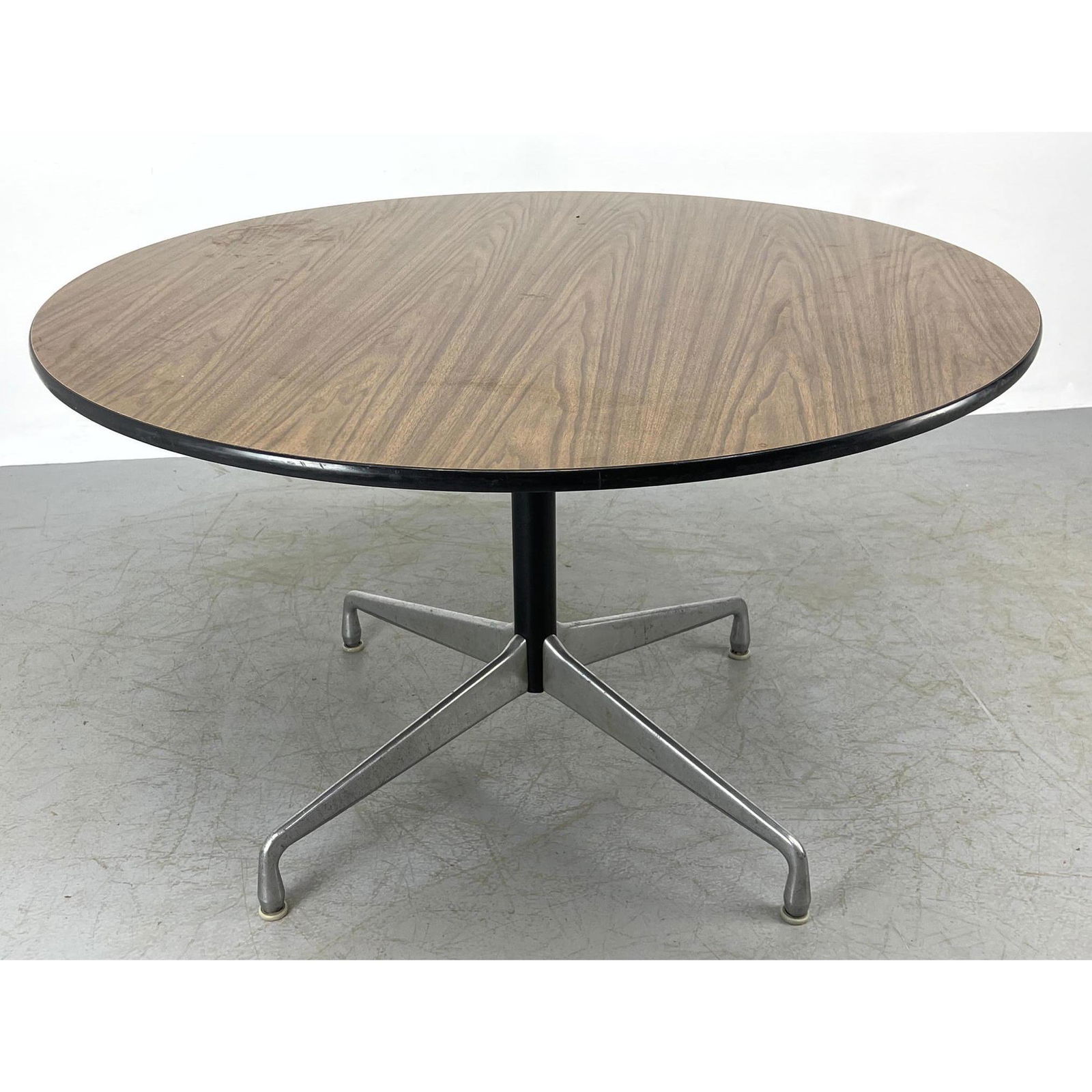 Herman Miller  Round Dinette Dining Table. (1 of 9)