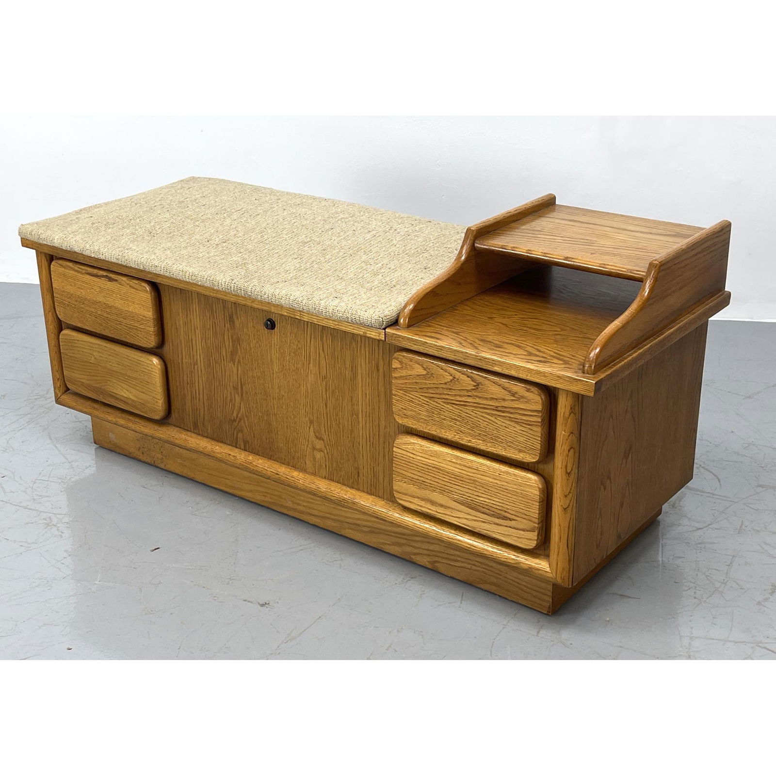 LANE Cedar Trunk Bench.  Oak. (1 of 9)