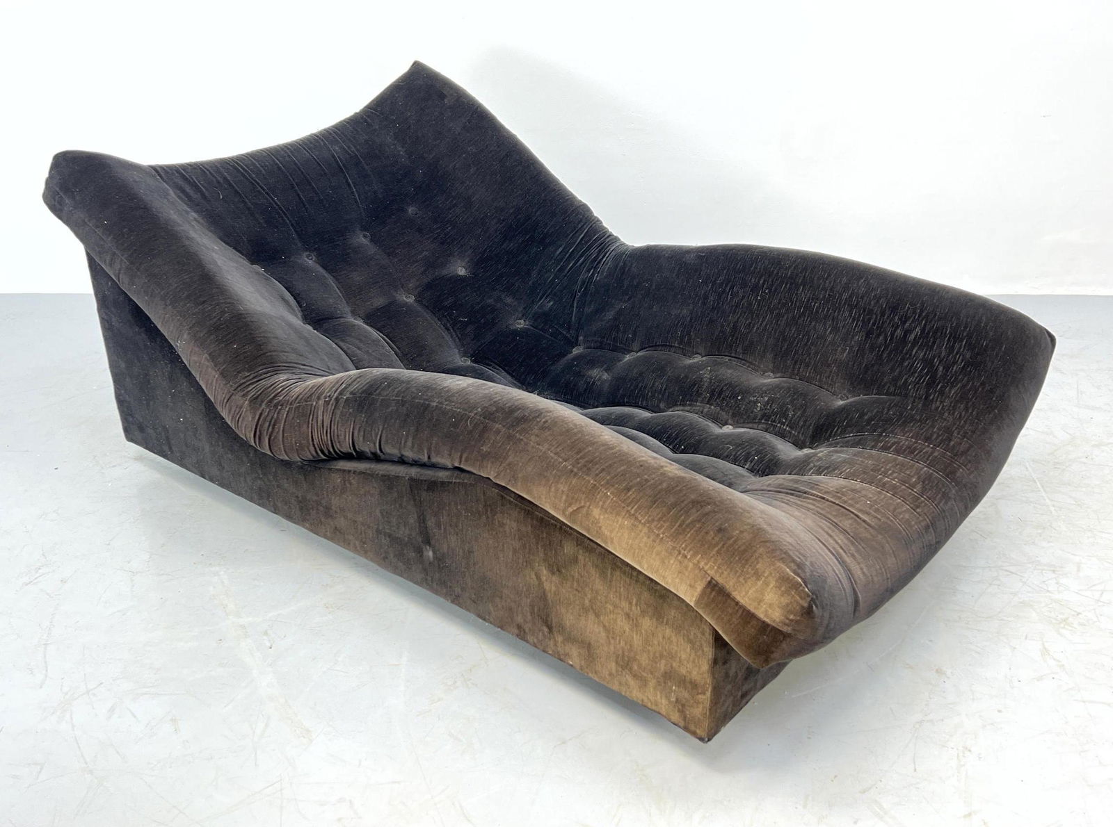 Fully Upholstered Cocoon Wave Lounge Chair.  Take a nap (1 of 14)