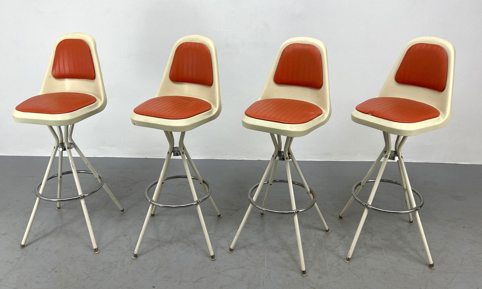 Set 4 COMFORTLINE Swivel Bar Stools. Molded Shell form (1 of 11)