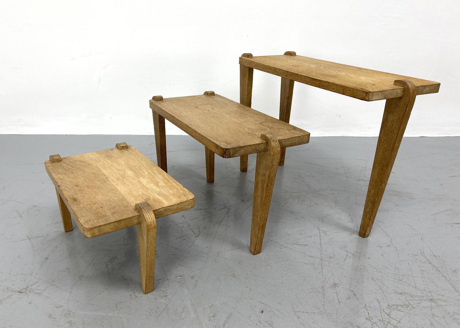 Set 3 Paul Frankl Style Graduated Size Three Legged Nes (1 of 7)