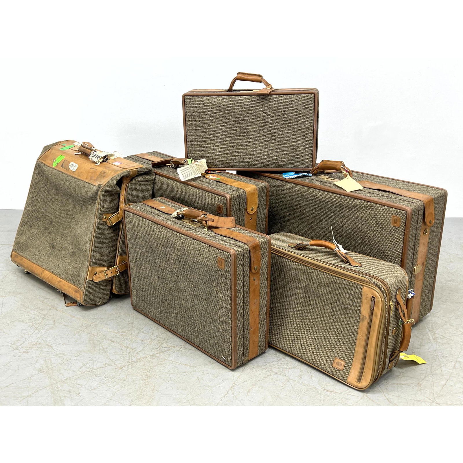 6pc Hartmann Luggage Suitcases. Tweedy Fabric With Leat