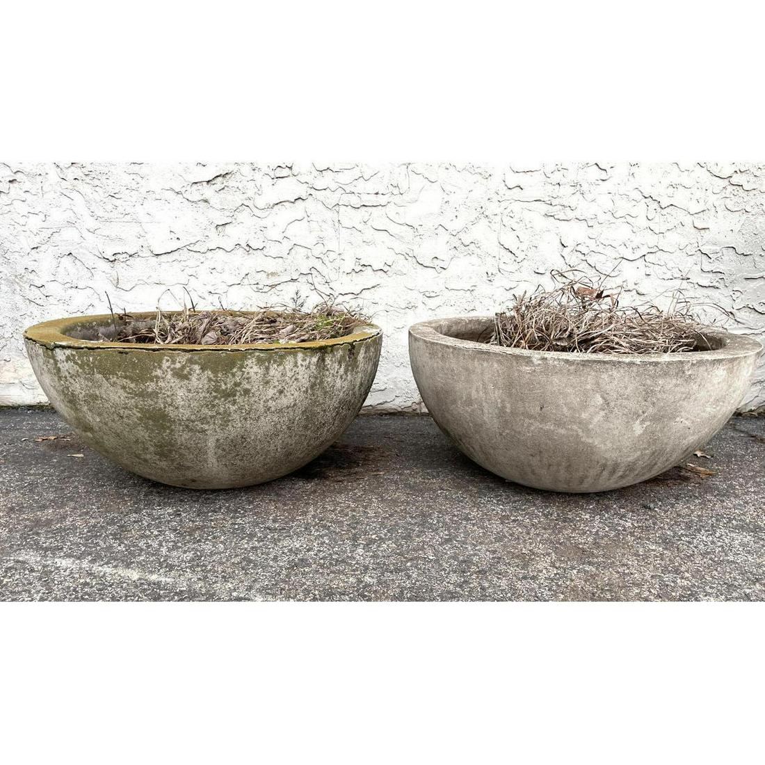 Pair Vintage Bowl Form Garden Planters. (1 of 6)