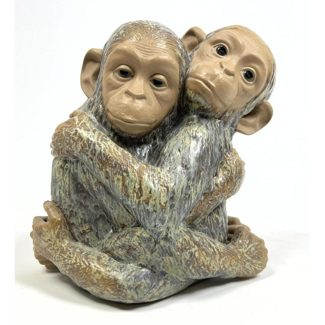 LLADRO Spain Pottery Sculpture. Embracing Monkeys. Warm (1 of 7)