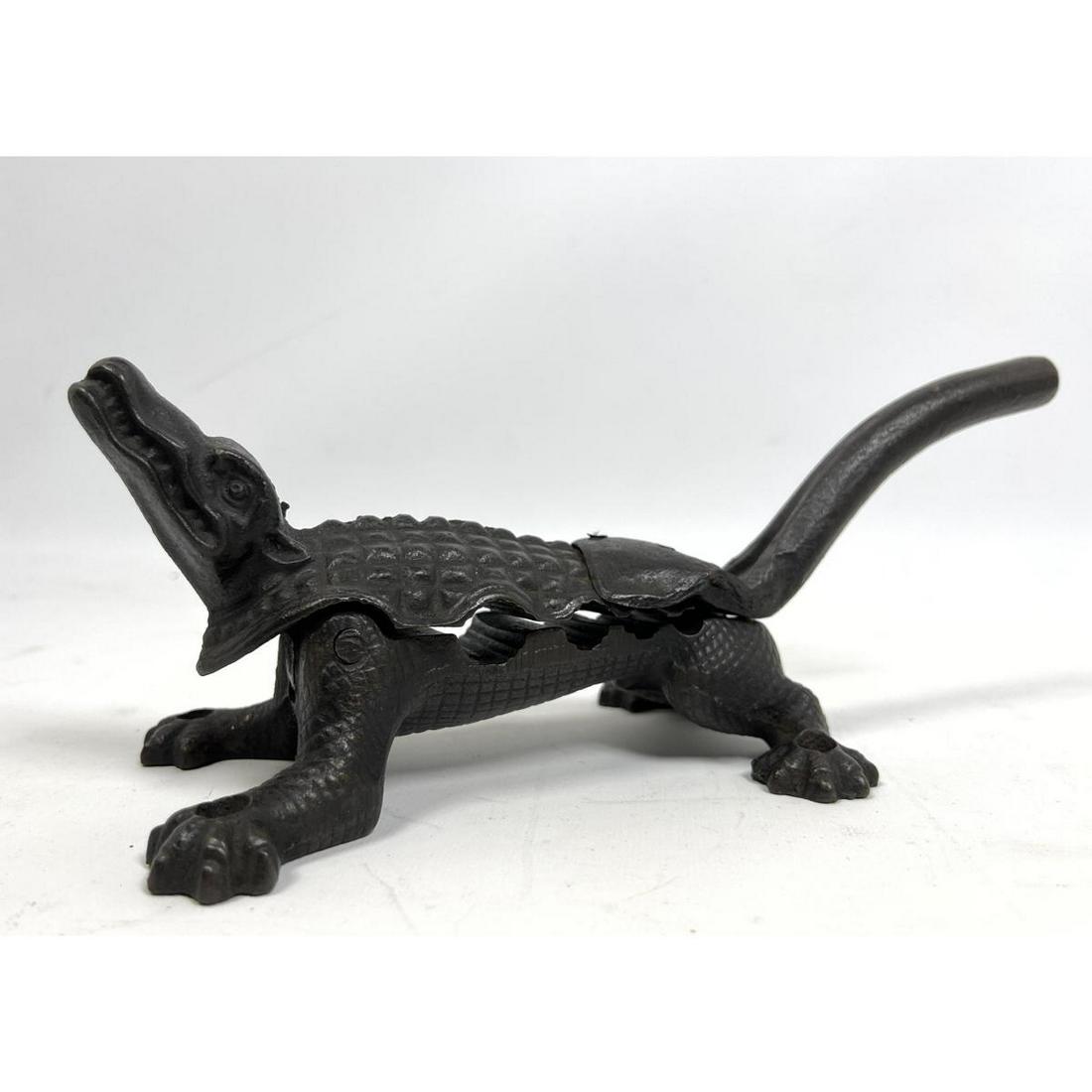 Figural Alligator form Metal Crimper Tool. (1 of 10)