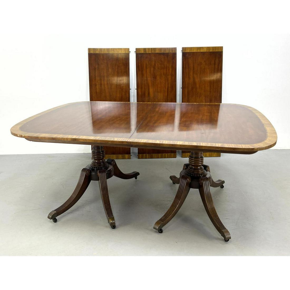 BAKER Banded Mahogany Dining Table. Contrasting two ton (1 of 15)