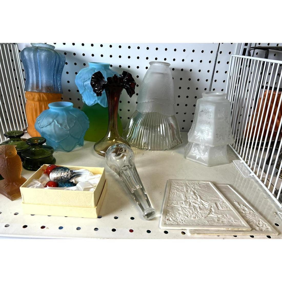 Mixed lot. glass shades, Lithopane panels, etc. (1 of 7)