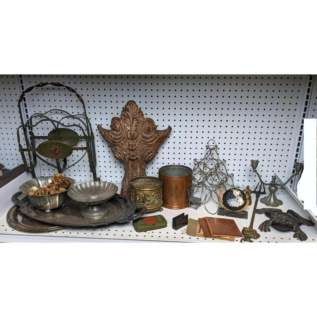 Large Lot Metalware. Iron frog, Class architectural leg (1 of 17)