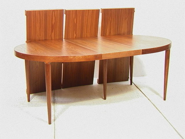 MM MORETTI Danish Teak Dining Table. Oval Table w: MM MORETTI Danish Teak Dining Table. Oval Table with Four 19.5" Leaves. Tapered legs. Branded. 4 PCS.-- Dimensions: H: 28.5 inches: D: 43 inches: L: 59 inches --- Condition (General): Very Good Condit