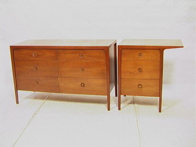 2 PCS American Modern DREXEL Walnut Chest & Nites: 2 PCS American Modern DREXEL Walnut Chest & Nitestand. Decorative Walnut Framed Dresser & Single Nite Stand with Walnut and Brass Drawer Pulls. Fabric Tag: Counterpoint; John Van Koert; by Drexel. 2 P