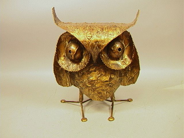 Curtis Jere Table Sculpture of Large Owl. Signed: Curtis Jere Table Sculpture of Large Owl. Signed c. Jere 69.-- Dimensions: H: 16 inches: W: 12 inches: D: 8.5 inches --- Condition (General): Very Good Condition. Please contact us with specific quest