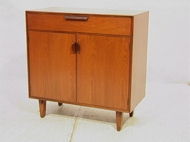 EDWARD WORMLEY for DUNBAR Server Cabinet. 2 Door: EDWARD WORMLEY for DUNBAR Server Cabinet. 2 Doors; 1 Drawer. Leather Pulls. Square Tapered Legs. Green Metal Tag. -- Dimensions: H: 36 inches: W: 36 inches: D: 19 inches --- Condition (General): Nice 