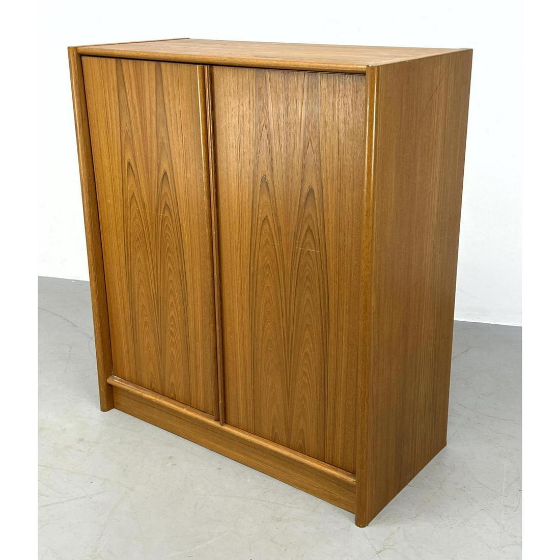 JESPER International Danish Teak Dresser Cabinet. Marke (1 of 17)
