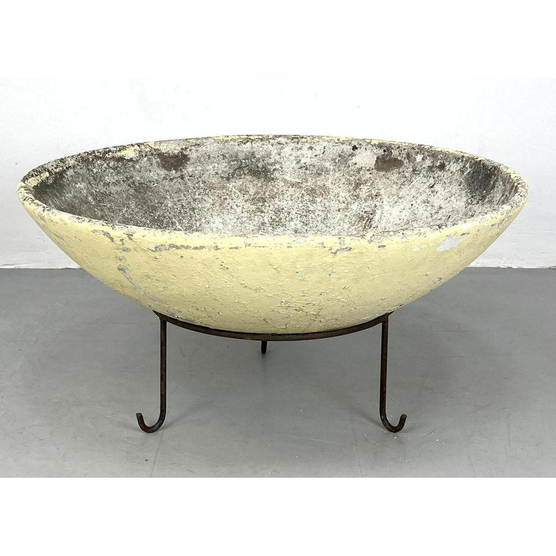 Lg Willy Guhl vasque round planter. With iron base. (1 of 8)