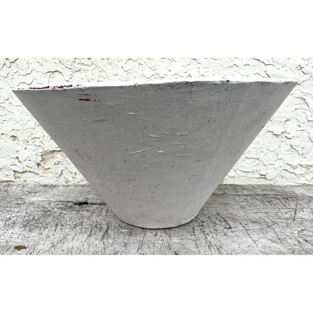 Willy Guhl cone planter. Flared top. (1 of 8)