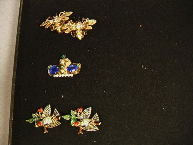 CORO STERLING Jewelry Lot. Coro Bee Duette; Crow: CORO STERLING Jewelry Lot. Coro Bee Duette; Crown with stones. Two Bird Clips (probably a duette but missing clip). All signed. All sterling-- Dimensions: --- US Shipping charge: $7