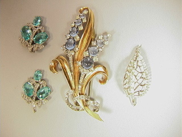 3 PCs Costume Jewelry: MAZER Floral Pin; BOUCHER: 3 PCs Costume Jewelry: MAZER Floral Pin; BOUCHER Clear Rhinestone Leaf Sterling Pin, Pr R/S Clips.-- Dimensions: --- US Shipping charge: $7