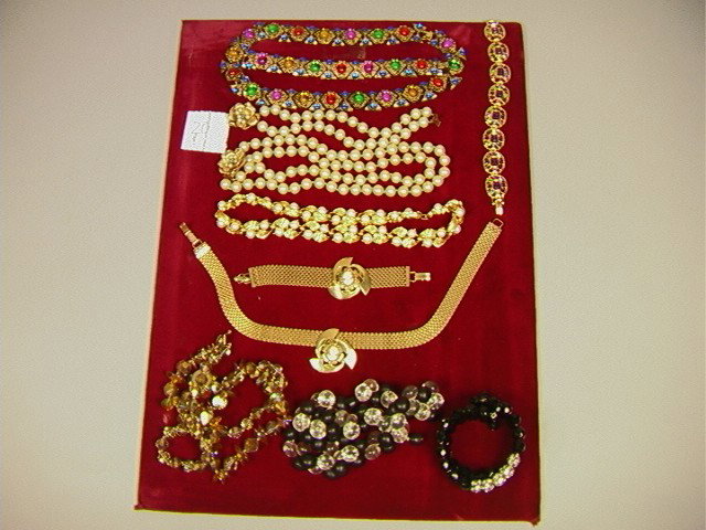 10 pcs. Costume Jewelry. Cameo set. Necklaces, B: 10 pcs. Costume Jewelry. Cameo set. Necklaces, Bracelets, etc. Including MARVELLA, Gold filled, Beads and more.-- Dimensions: --- US Shipping charge: $7