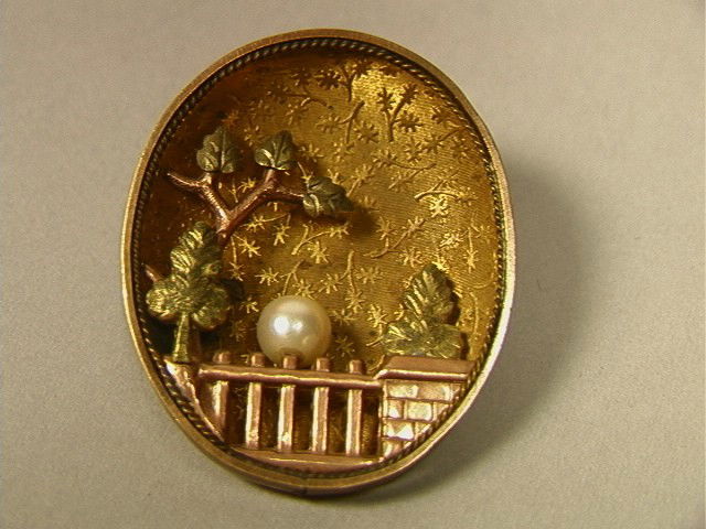 Victorian Mixed Metals Pin. Diorama Pin with Pea: Victorian Mixed Metals Pin. Diorama Pin with Pearl. Unmarked.-- Dimensions: H: 1.75 inches: W: 1.25 inches --- US Shipping charge: $7