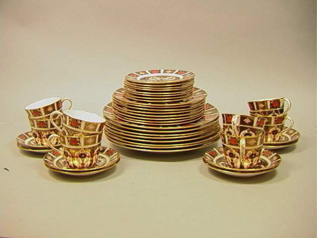 Service for 8 Eight ROYAL CROWN DERBY China Dinne: Service for 8 Eight ROYAL CROWN DERBY China Dinnerware. IMARI Pattern. (8) Cups & Saucers. (8) 6.25" Plates. (8) 8.5" Plates. (8) 10.5" plates. 32 Pcs. -- Dimensions: --- Condition (General): Very Goo