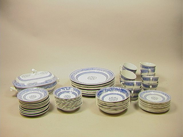 Service for 8 SPODE China HERITAGE from c. 1780 d: Service for 8 SPODE China HERITAGE from c. 1780 design. W69. Dinnerware Service for 8 with lots of extras. Covered Tureen. -- Dimensions: --- Condition (General): Very Good Condition. Some light scrat