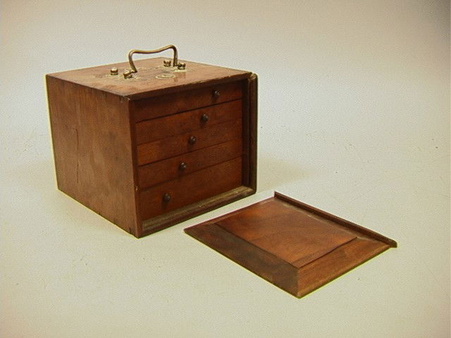 Vintage MAH JONG Tile Set In Case. Wood and Bone: Vintage MAH JONG Tile Set In Case. Wood and Bone Tiles in Wood Box. -- Dimensions: H: 6 inches: W: 7.5 inches: D: 7.75 inches --- Condition (General): Box missing one handle. Please contact us with sp