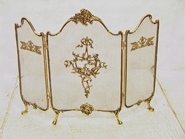 Brass Fire Screen with Iron Mesh. Paw Feet with F: Brass Fire Screen with Iron Mesh. Paw Feet with Floral design front with birds.-- Dimensions: H: 31 inches: W: 36 inches --- Condition (General): Minor scratches. Please contact us with specific quest