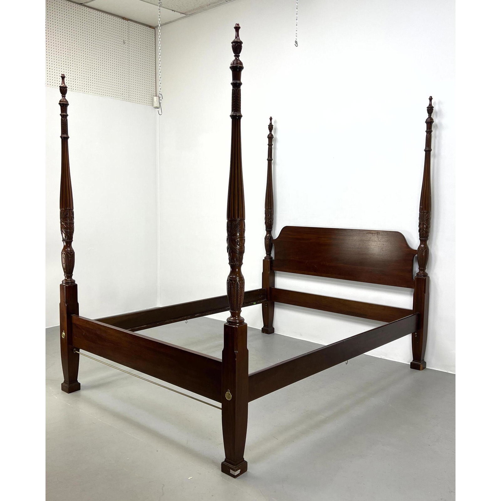 Vintage Mahogany Poster Bed. Posts with carved drape an (1 of 12)