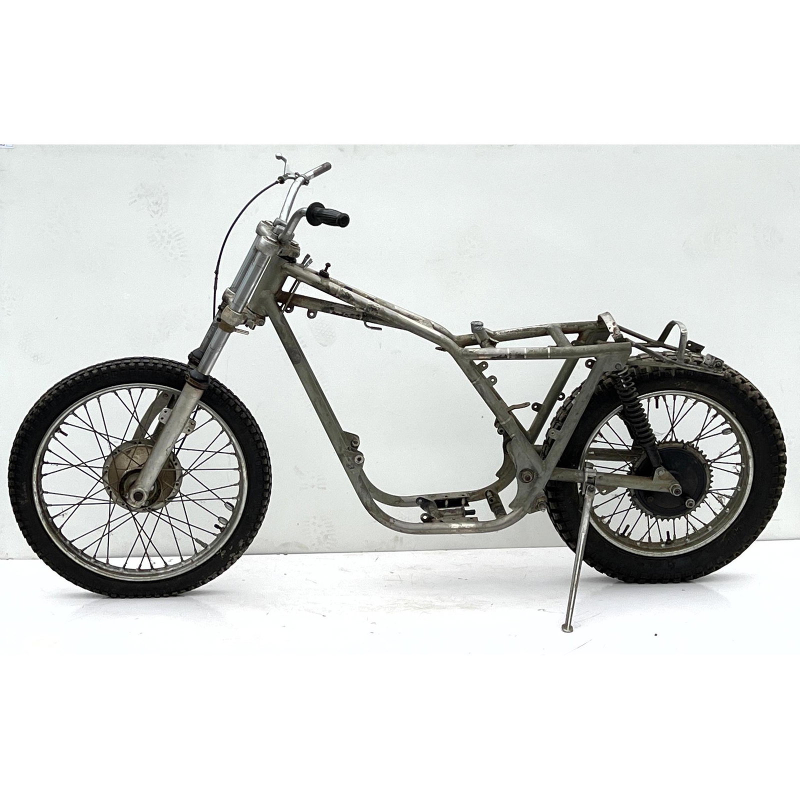ARCES Made in Italy Motorcycle Frame. Ceriani (1 of 13)